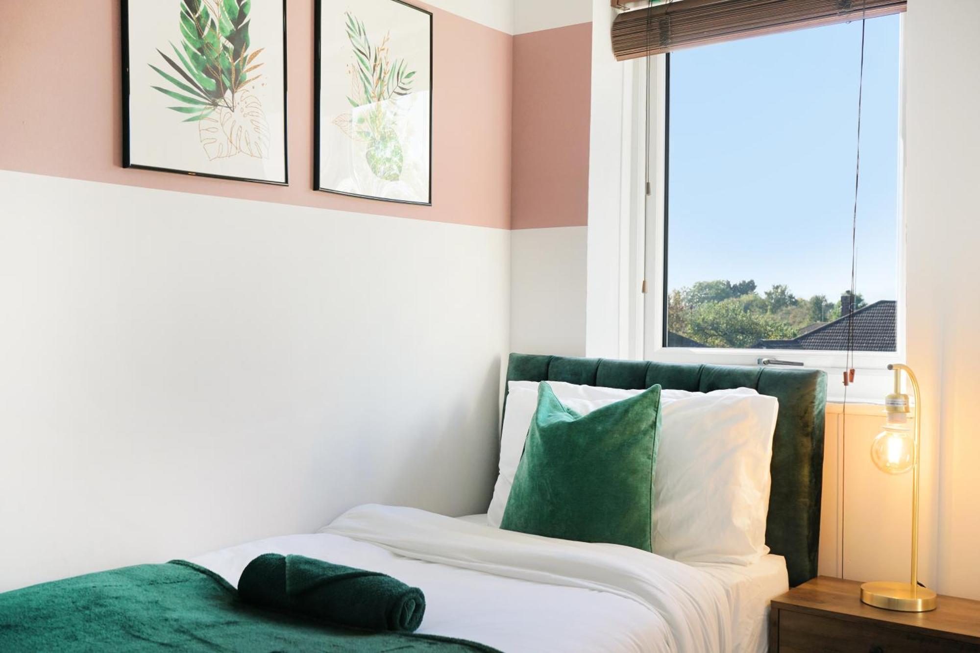Cosy Corner In Aylesbury Near Stoke Mandeville Hospital & Town Centre With Private Parking Luaran gambar